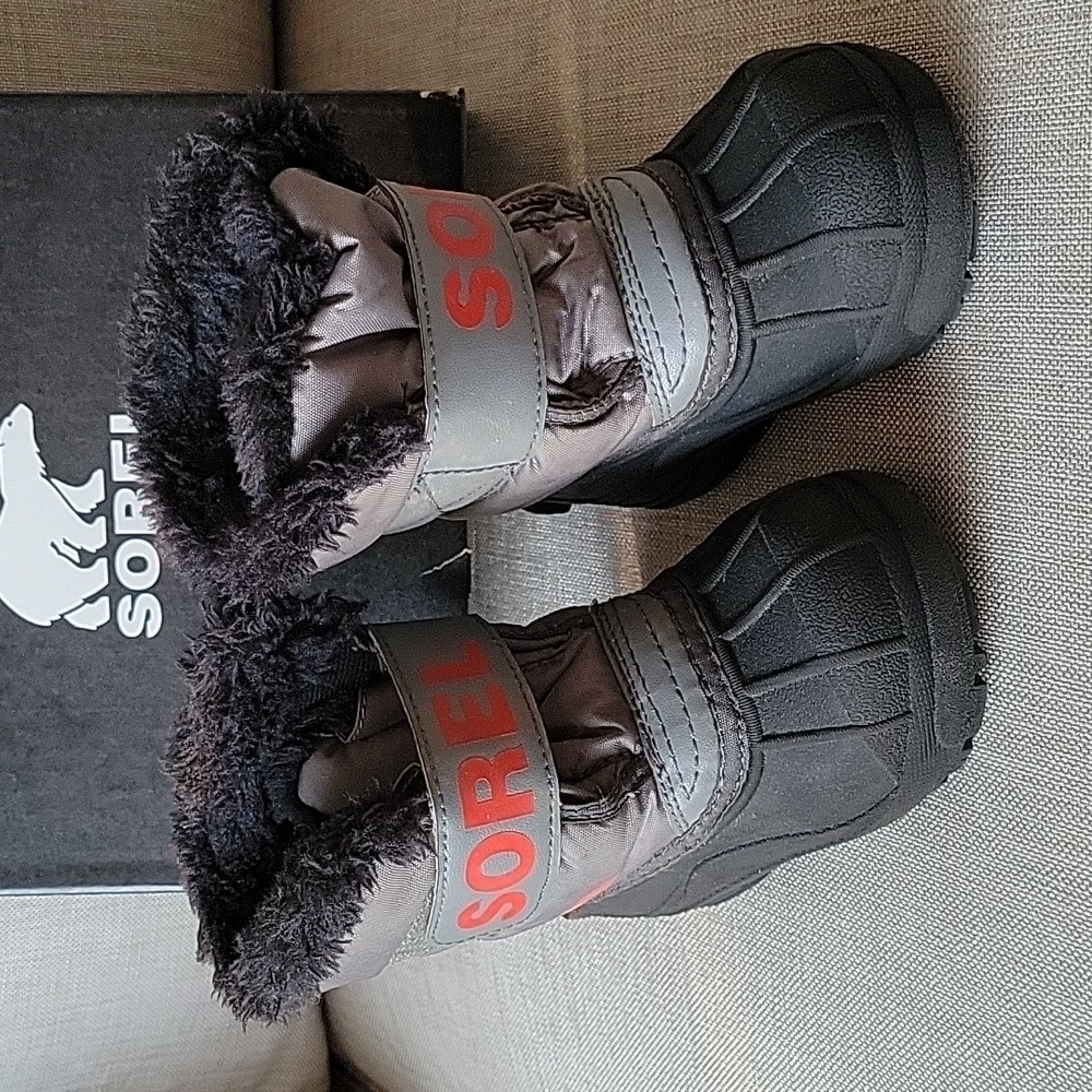 Like New Sorel Snow Commander Toddler Boots, Size 7 (Baby) with Box